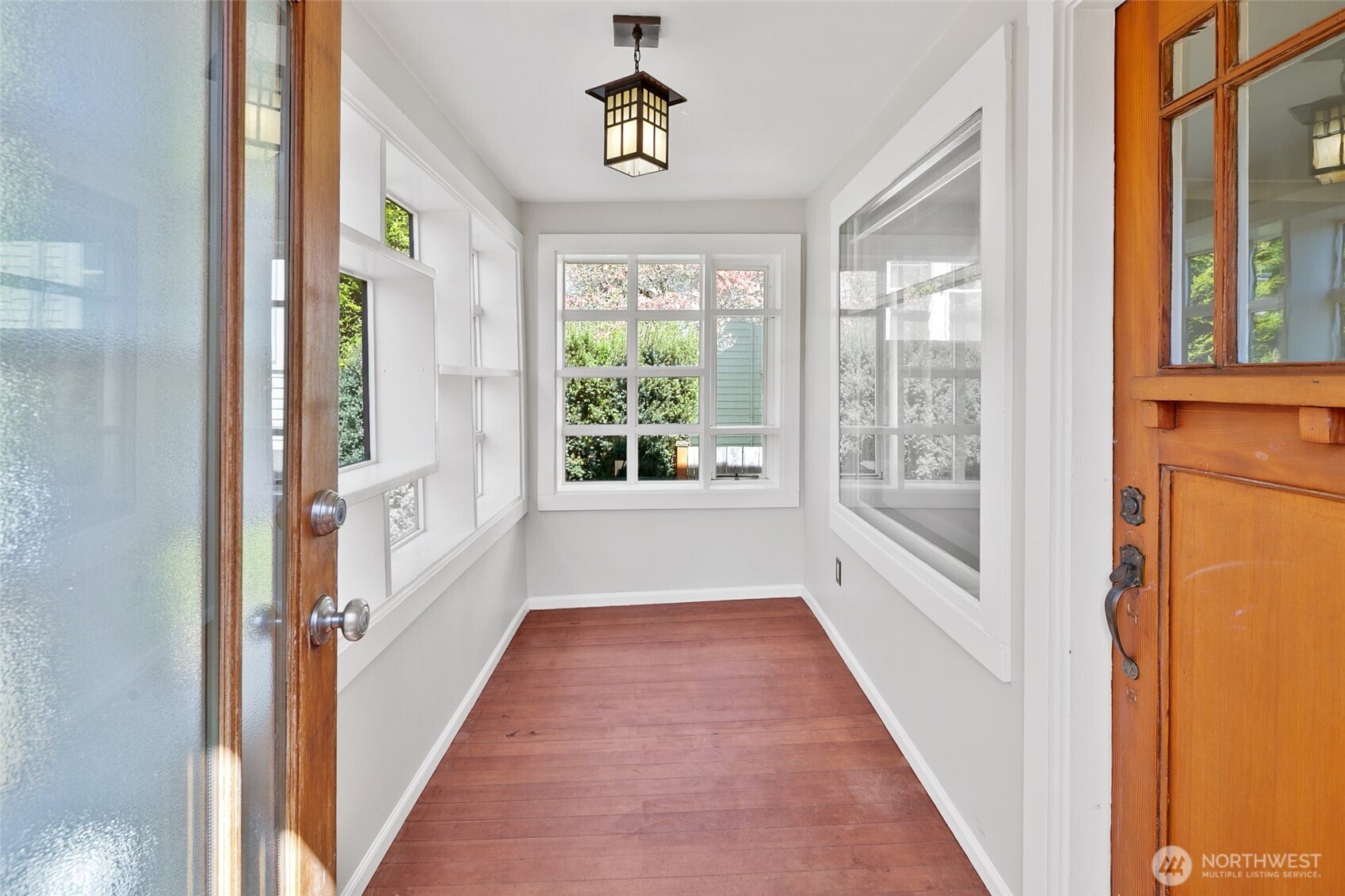 5718 25th Avenue Northeast Seattle, WA 98105 - Photo 5 of 40