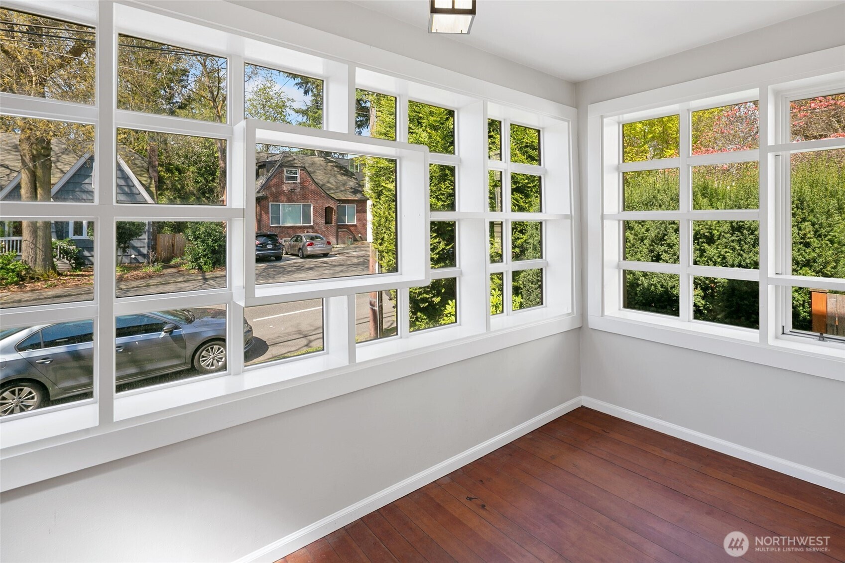 5718 25th Avenue Northeast Seattle, WA 98105 - Photo 7 of 40