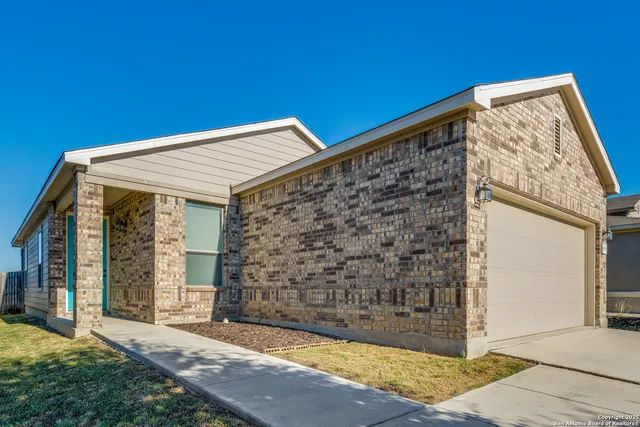 $1,695 | 1999 Wind Chime Way, New Braunfels, TX 78130