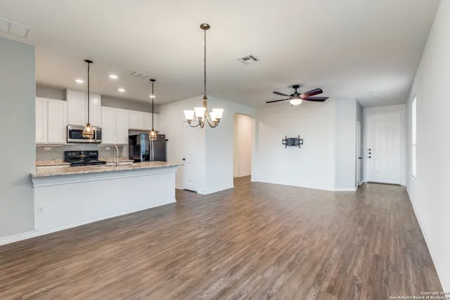 $1,695 | 1999 Wind Chime Way, New Braunfels, TX 78130