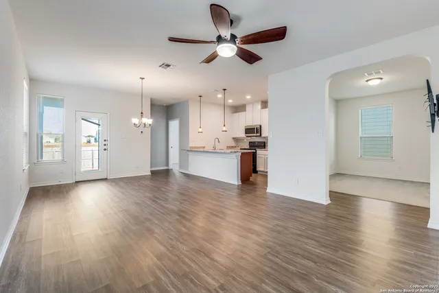 $1,695 | 1999 Wind Chime Way, New Braunfels, TX 78130