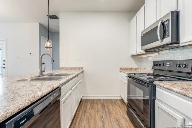 $1,695 | 1999 Wind Chime Way, New Braunfels, TX 78130