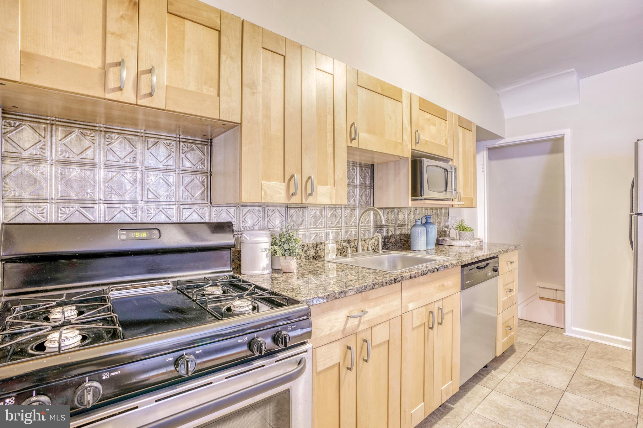 8071 Wallace Road Baltimore, MD 21222 - Photo 12 of 33