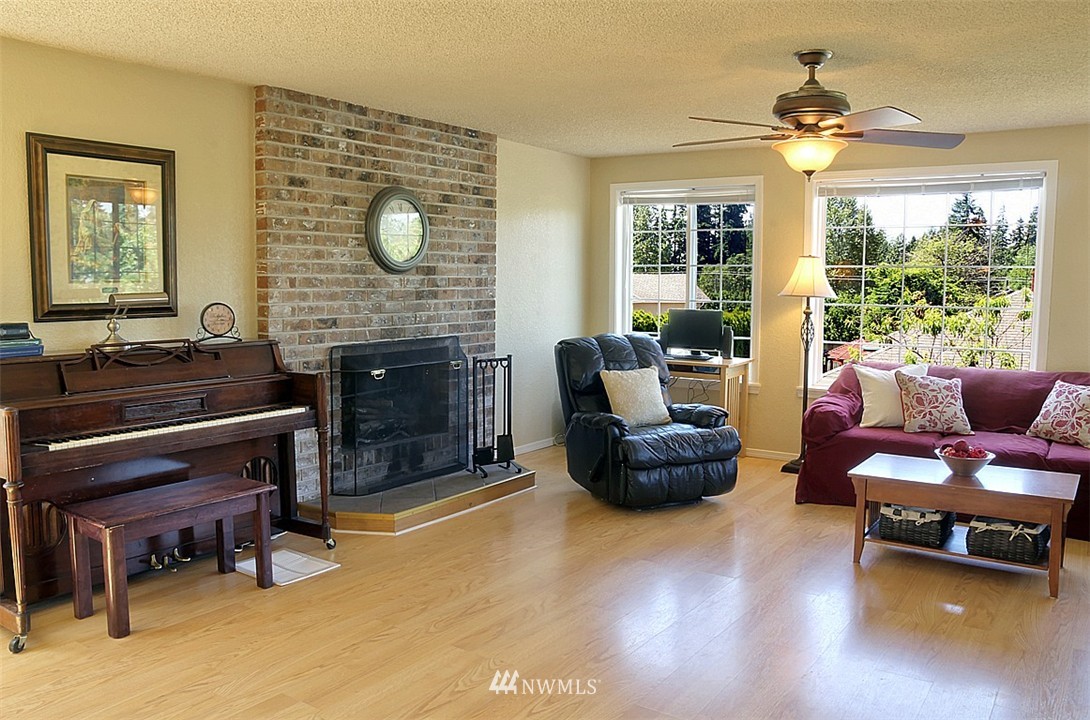 14835 Southeast 114th Street Renton, WA 98059 - Photo 3 of 23 Gallery Image 3