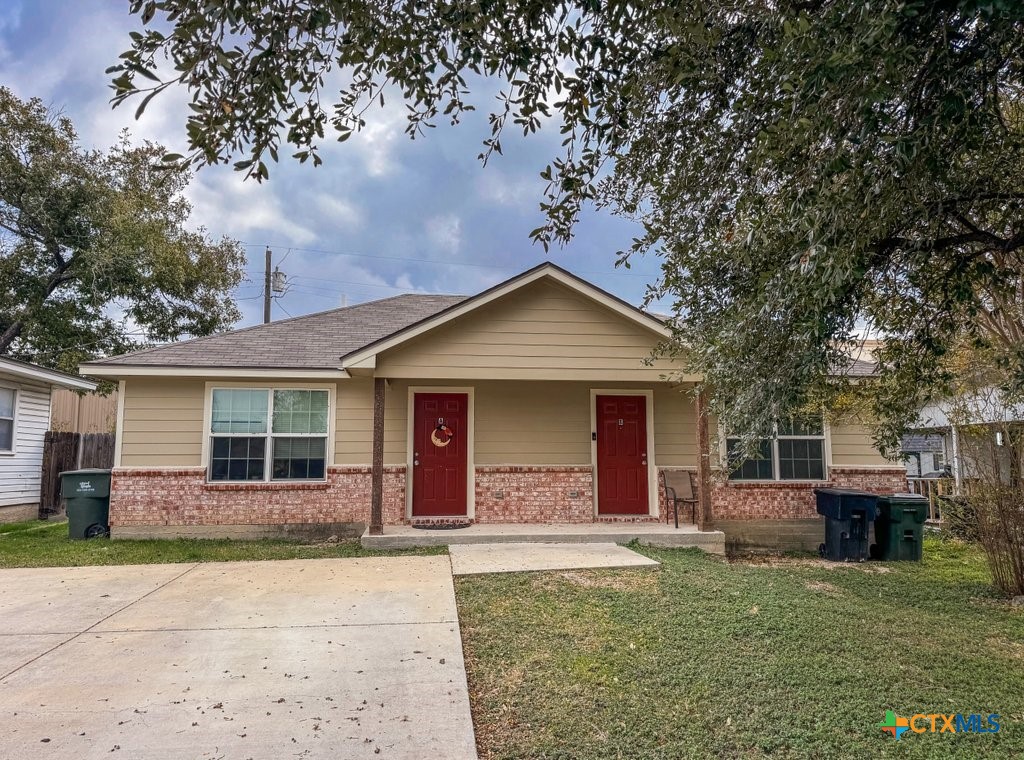 113 South 41st Street Temple, TX 76504 - Photo 4 of 18 front view of a house with a yard