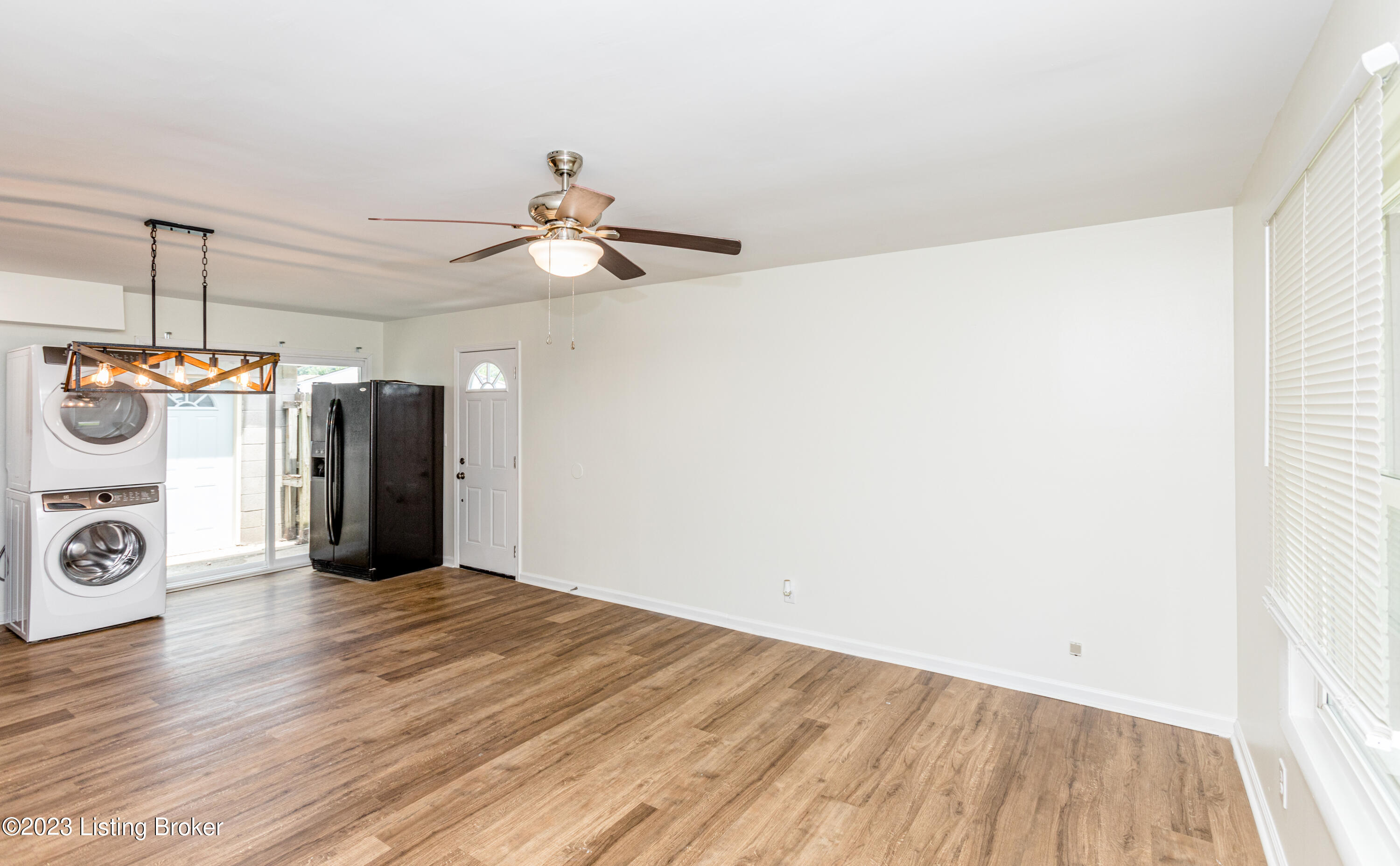 166 Dale Road Louisville, KY 40229 - Photo 7 of 34 1F9A9312
