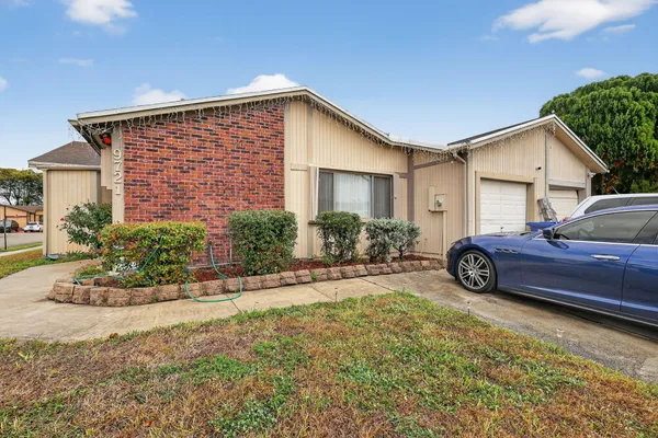 $398,000 | 9721 West Daffodil Lane, Miramar, FL 33025