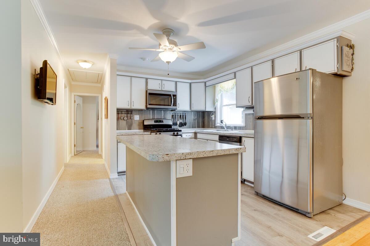 824 Windsor Road Arnold, MD 21012 - Photo 11 of 45 824 Windsor Rd-hall to main bedrooms