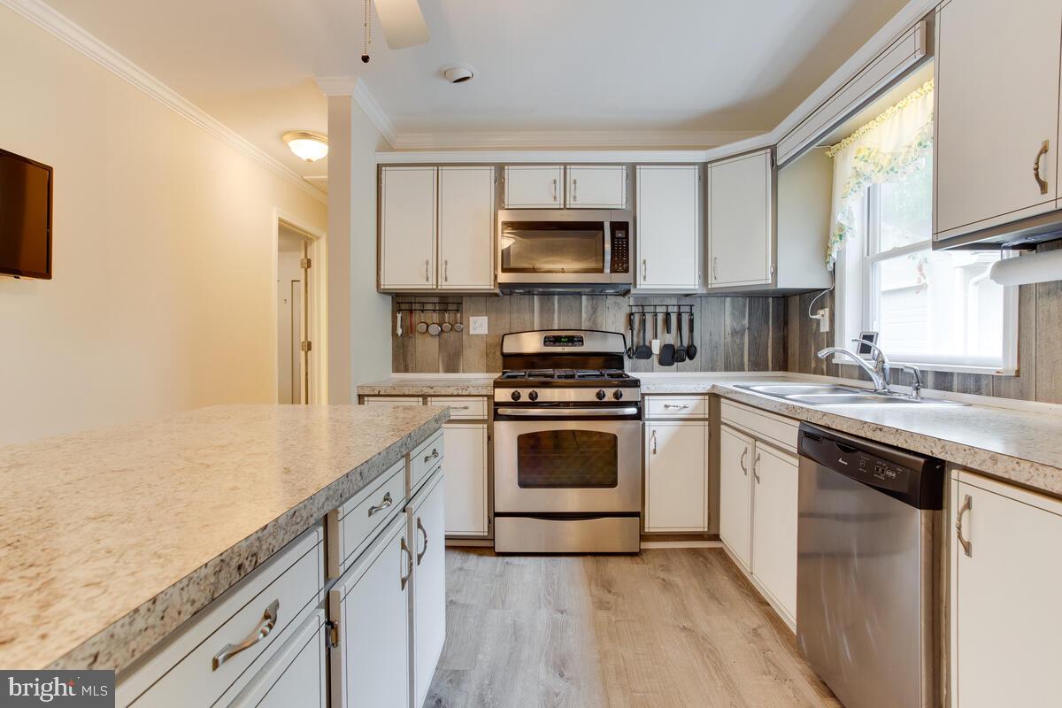 824 Windsor Road Arnold, MD 21012 - Photo 12 of 45 824 Windsor Rd-kitchen view from dining