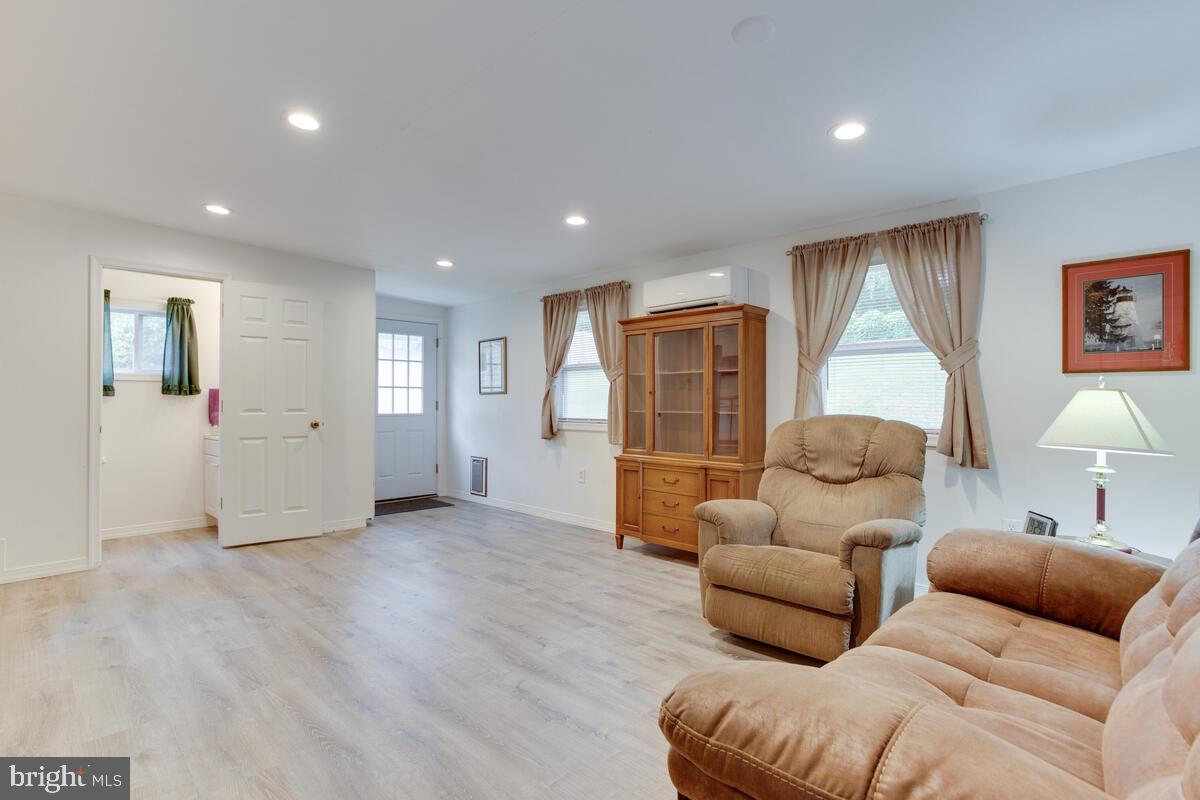 824 Windsor Road Arnold, MD 21012 - Photo 17 of 45 824 Windsor Rd-main level rear family room
