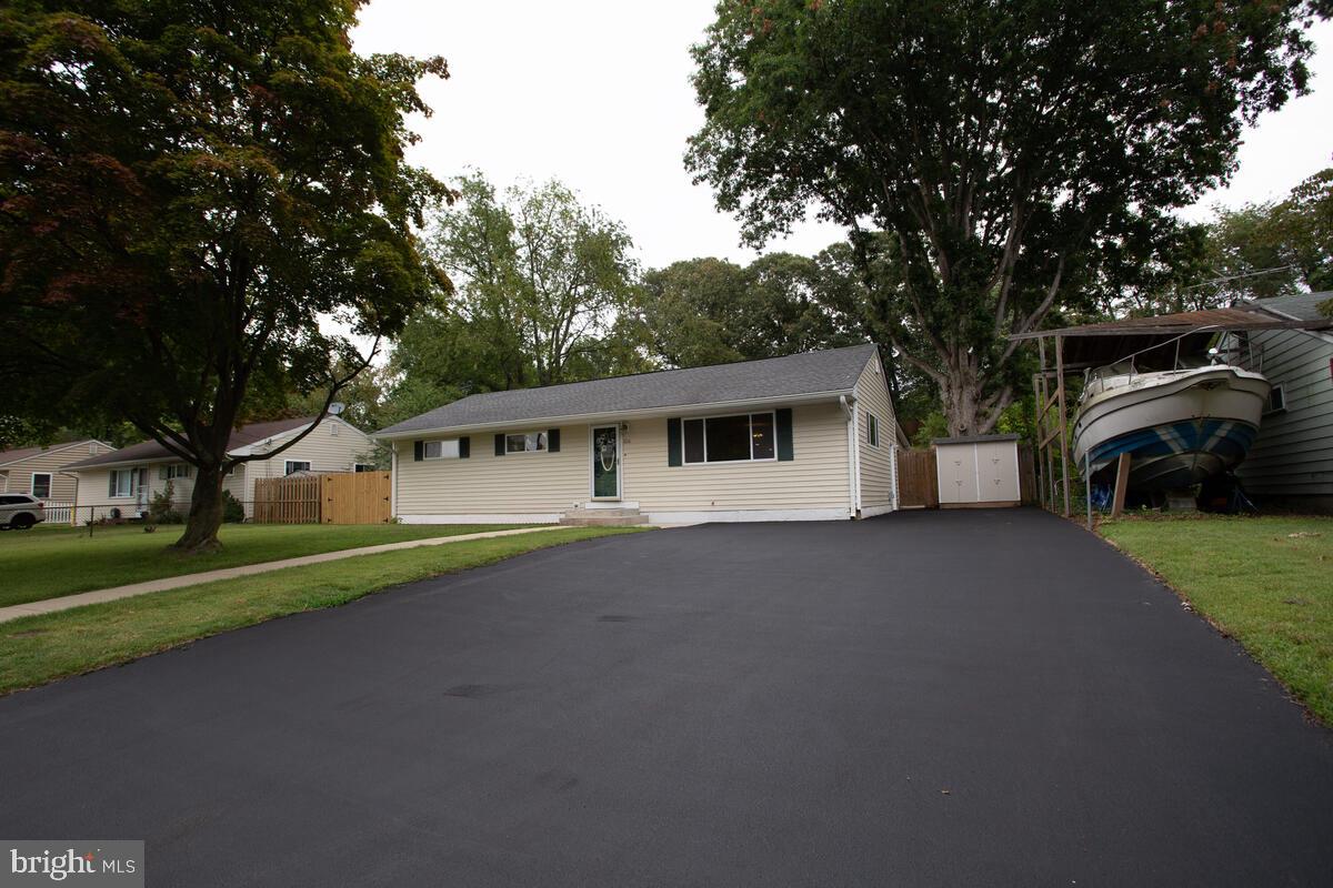 824 Windsor Rd-commercial capacity driveway