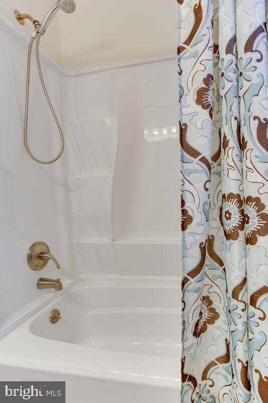 824 Windsor Road Arnold, MD 21012 - Photo 23 of 45 824 Windsor Rd-main bath tub/shower