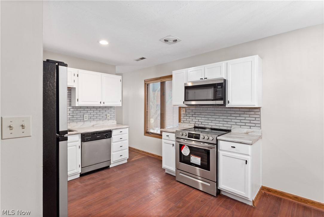 30033 Center Ridge Road, Unit F Westlake, OH 44145 - Photo 12 of 32 Gallery Image 12