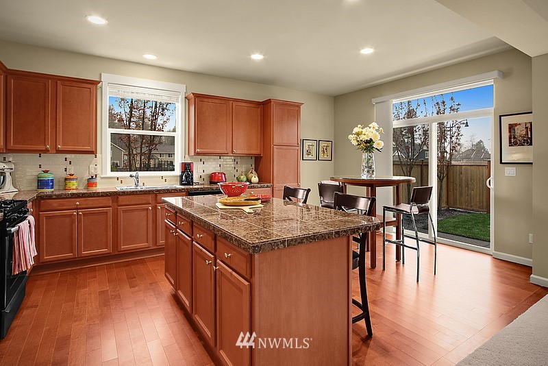 5607 Northeast 8th Street Renton, WA 98059 - Photo 8 of 15 Gallery Image 8