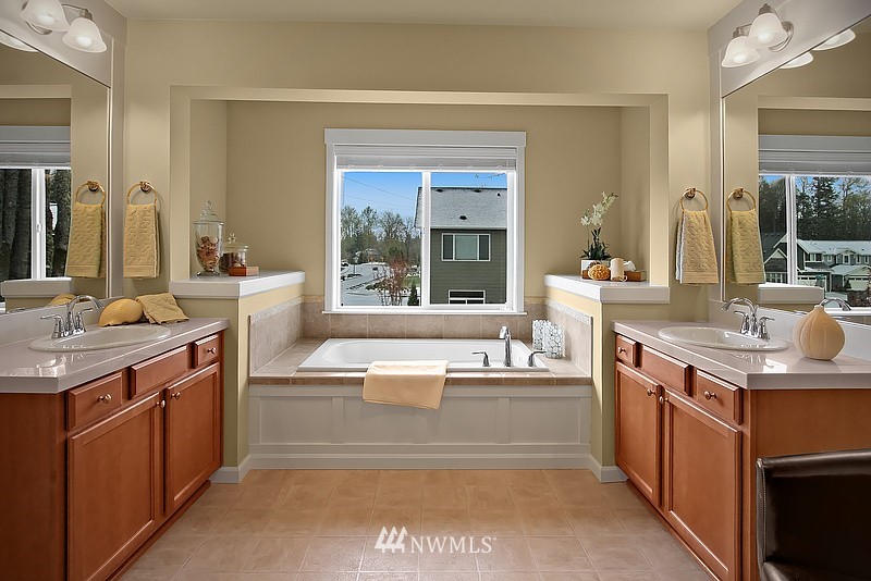 5607 Northeast 8th Street Renton, WA 98059 - Photo 10 of 15 Gallery Image 10