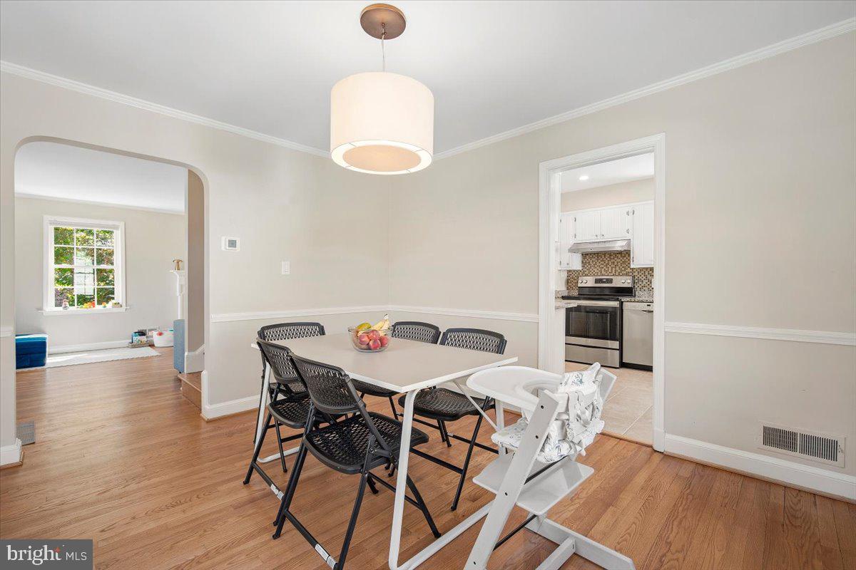 5902 Walton Road Bethesda, MD 20817 - Photo 20 of 63 Dining room