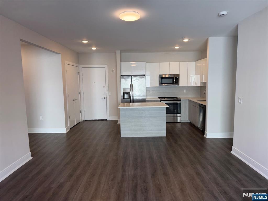 470 Main Street, Unit 604 Fort Lee, NJ 07024 - Photo 3 of 23