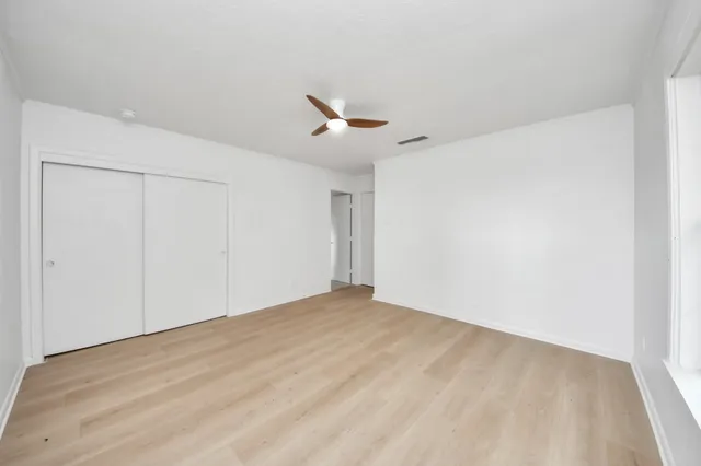 a view of an empty room with a ceiling fan