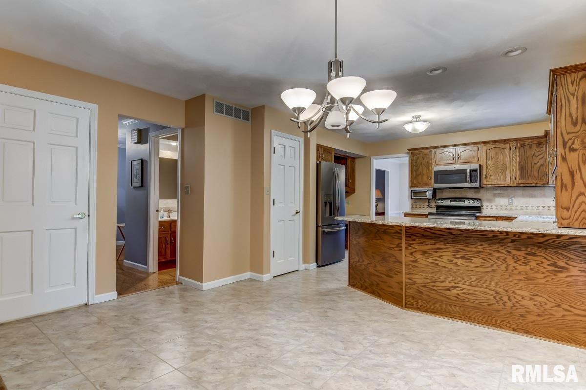 2917 Mill Point Court Springfield, IL 62704 - Photo 14 of 50 Gallery Image 14