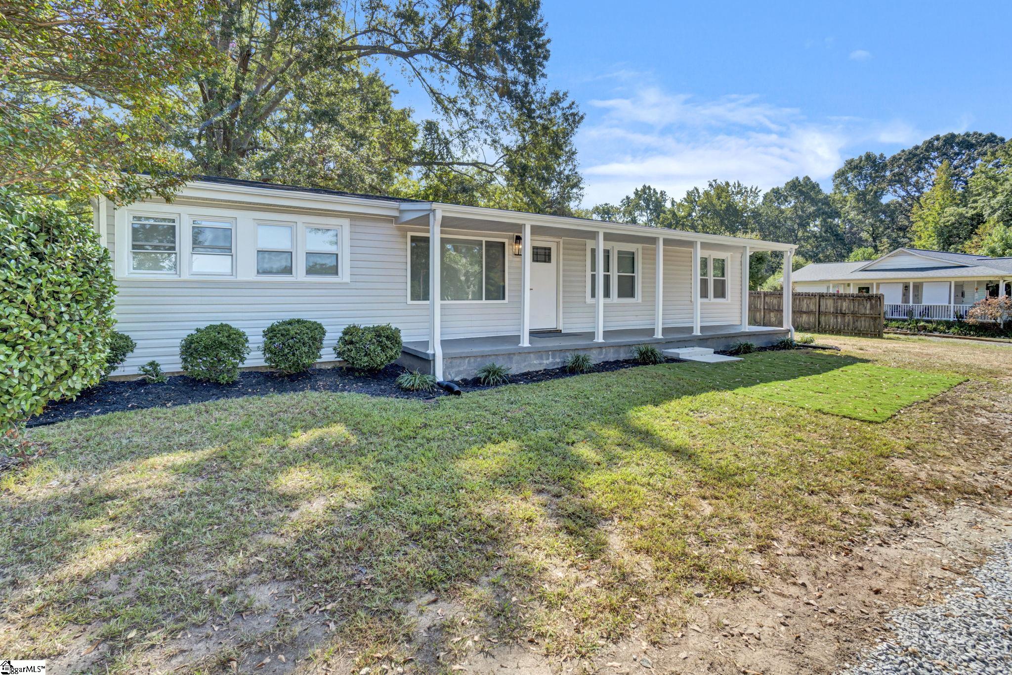 690 Cooper Bridge Road Fountain Inn, SC 29644 - Photo 2 of 37