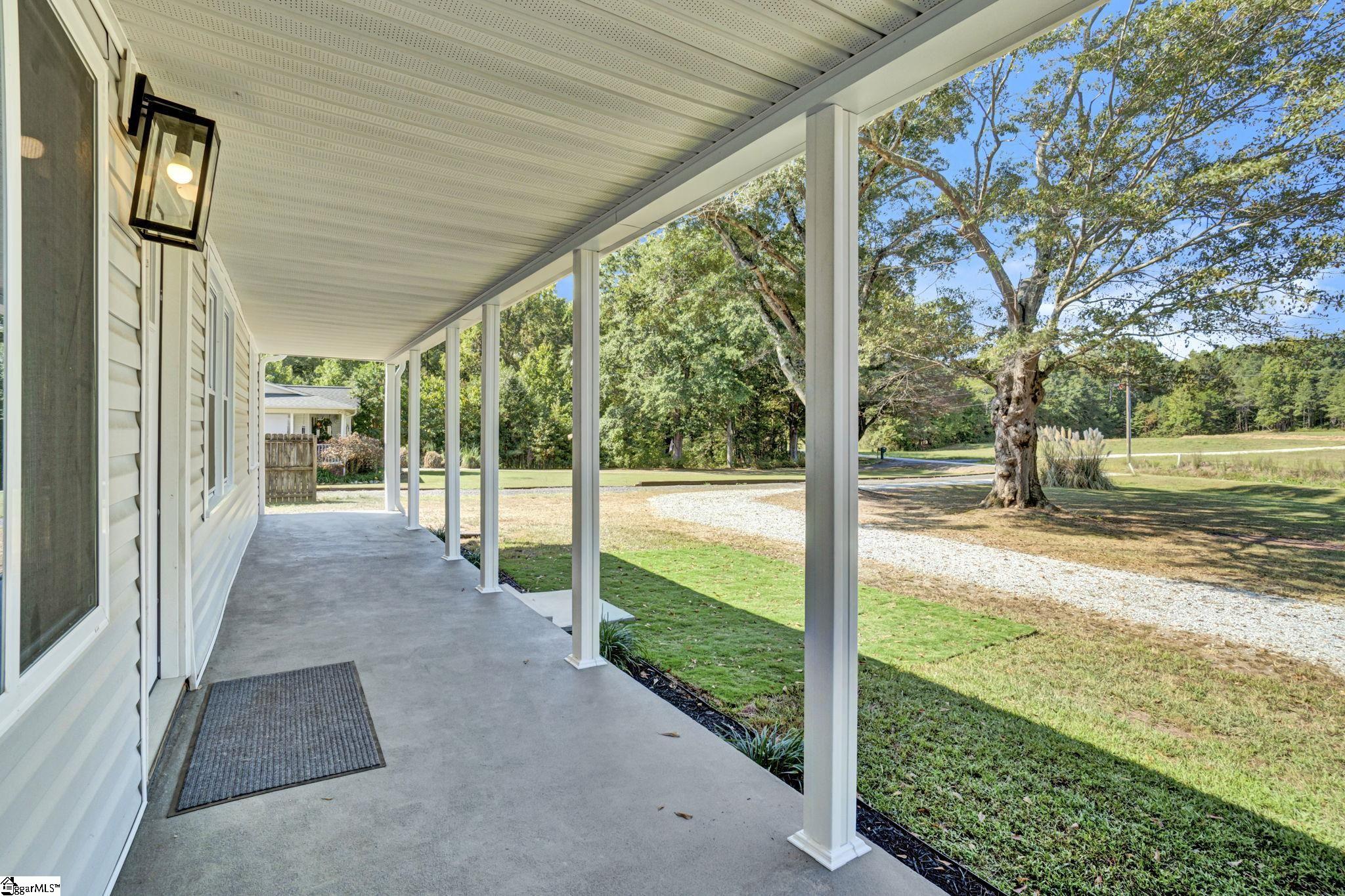 690 Cooper Bridge Road Fountain Inn, SC 29644 - Photo 3 of 37