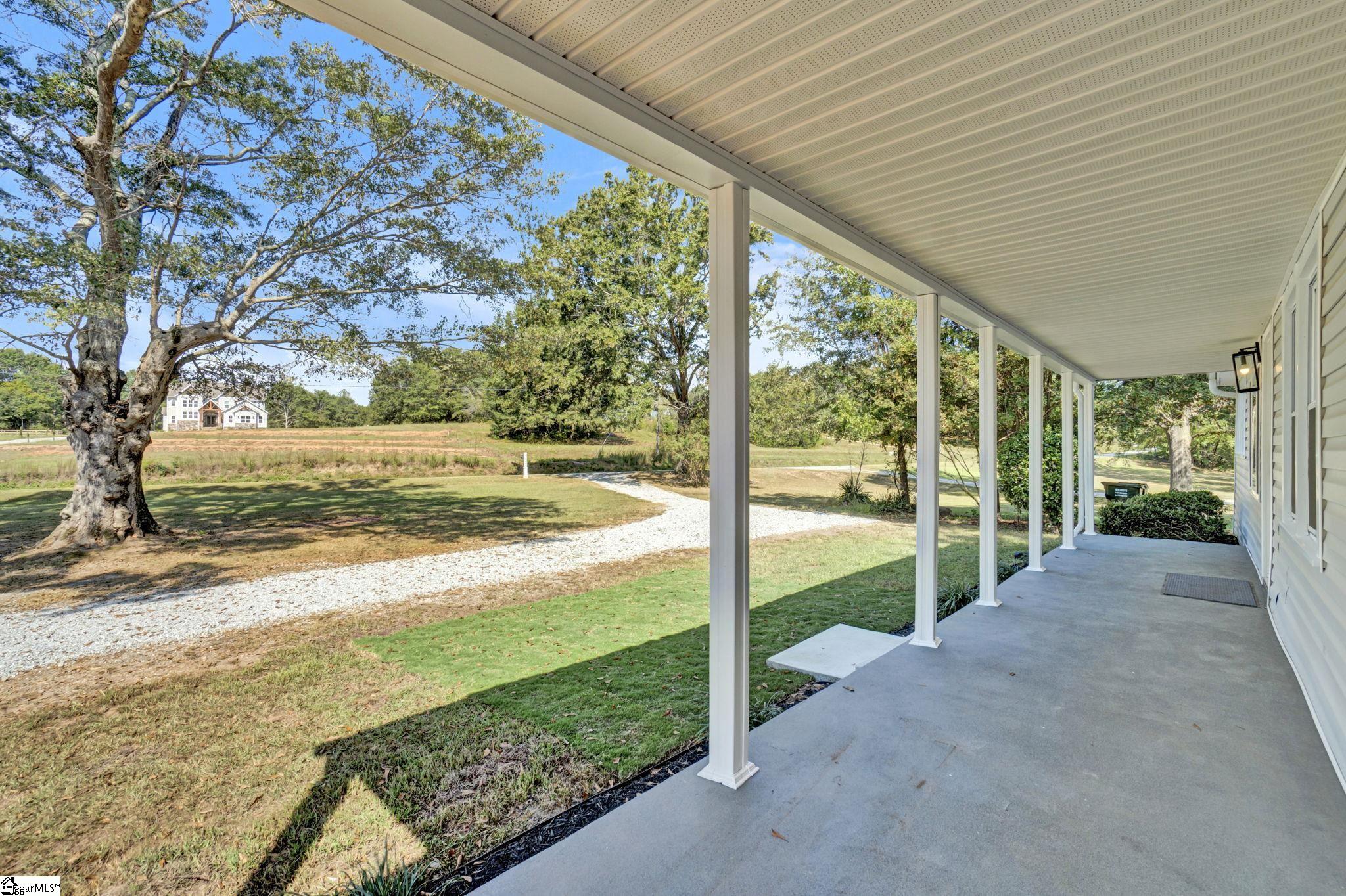 690 Cooper Bridge Road Fountain Inn, SC 29644 - Photo 4 of 37
