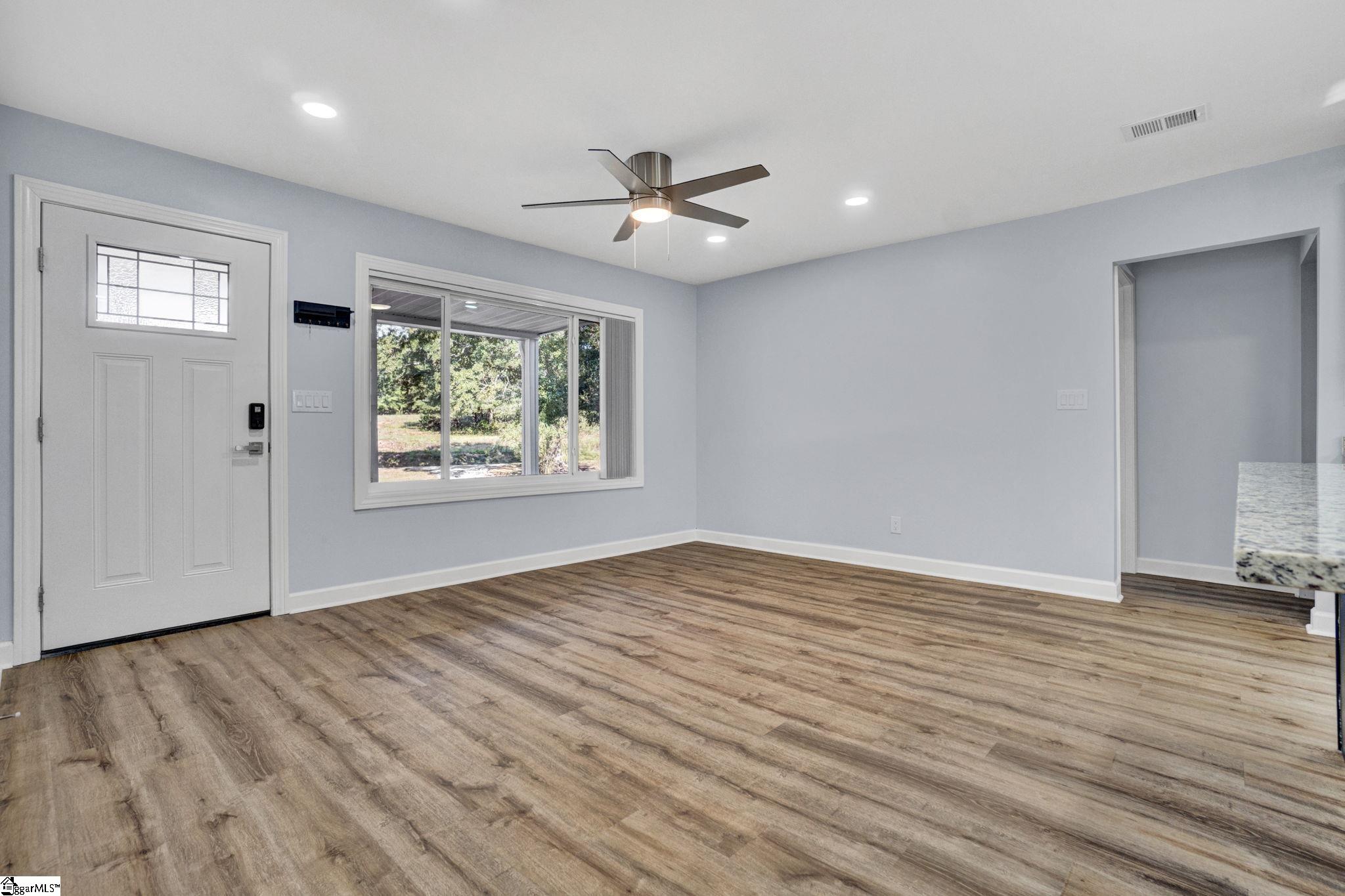 690 Cooper Bridge Road Fountain Inn, SC 29644 - Photo 5 of 37