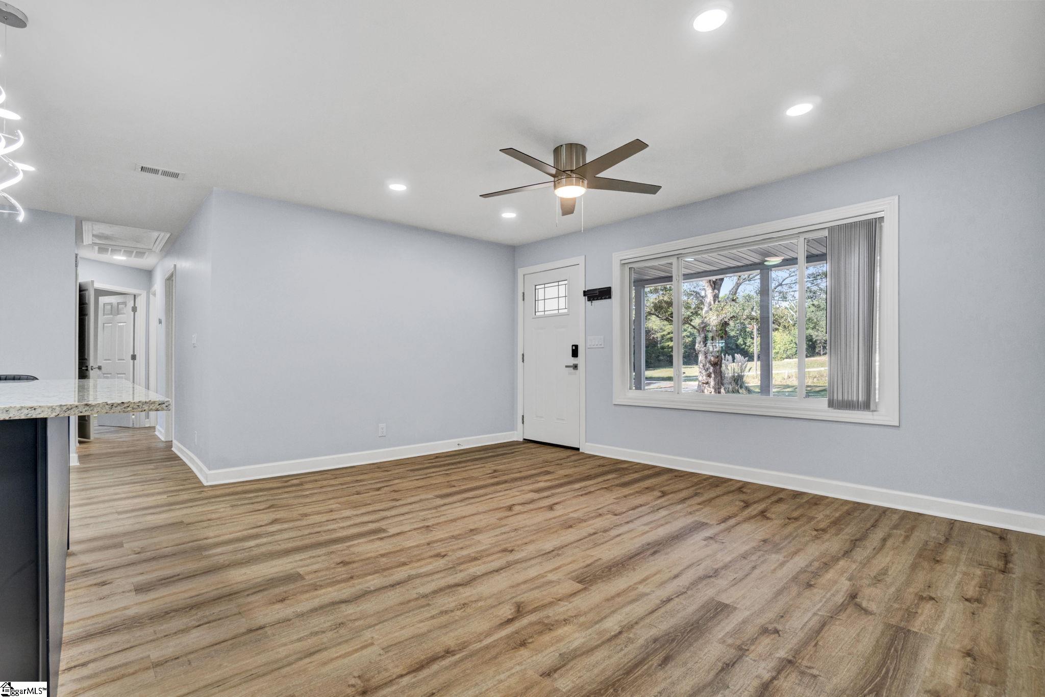 690 Cooper Bridge Road Fountain Inn, SC 29644 - Photo 6 of 37