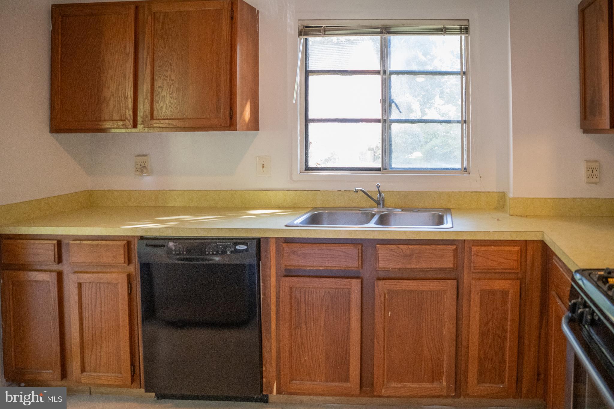 1612 Fitzgerald Lane Alexandria, VA 22302 - Photo 6 of 20