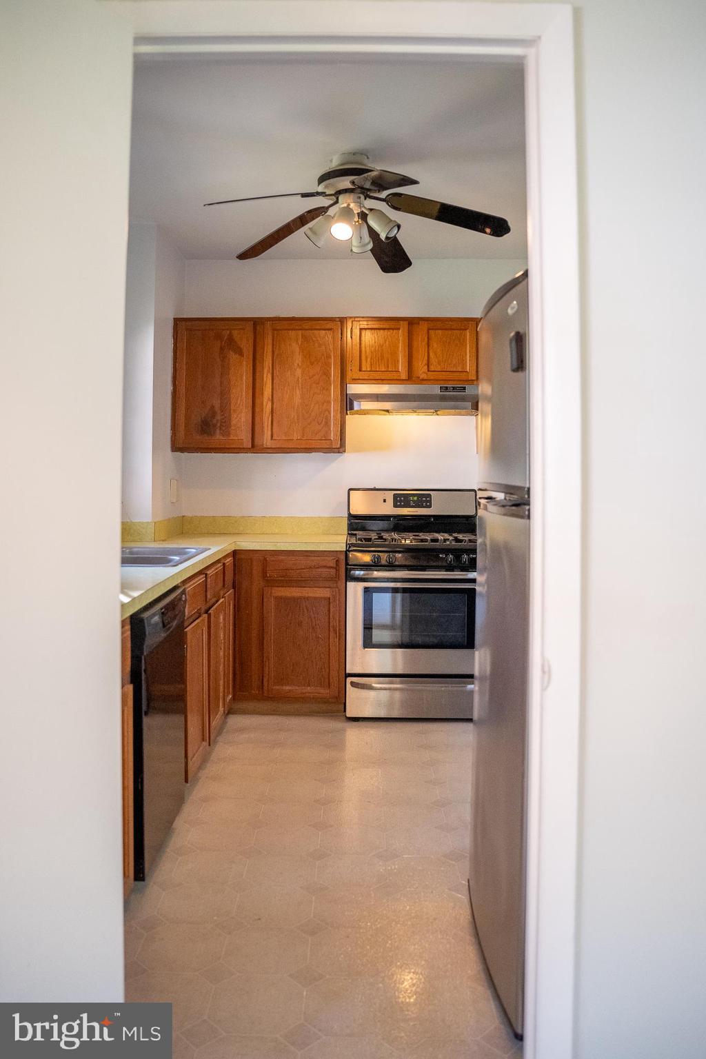 1612 Fitzgerald Lane Alexandria, VA 22302 - Photo 7 of 20