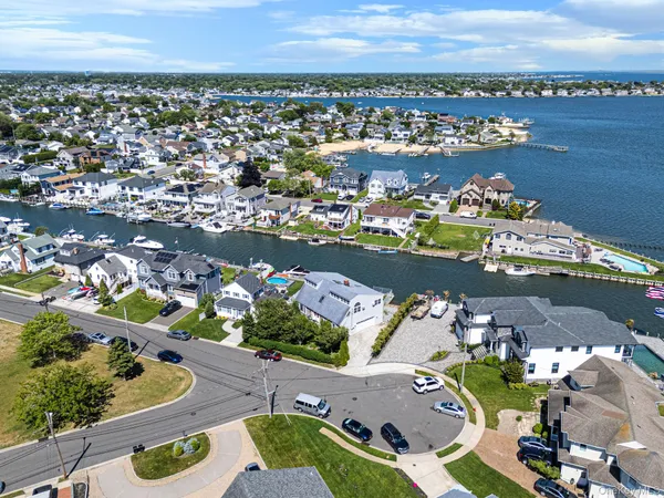 $1,499,000 | 7 Forest Avenue, Massapequa, NY 11758