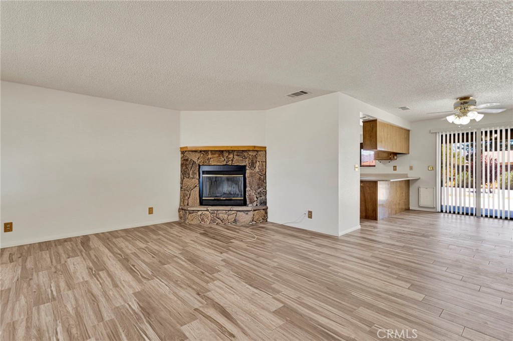 14475 Pioneer Road Apple Valley, CA 92307 - Photo 6 of 32
