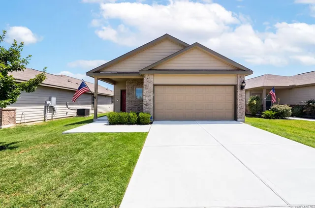 $1,695 | 10918 Airmen Drive, Converse, TX 78109