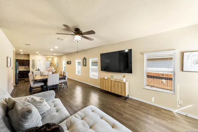 $1,695 | 10918 Airmen Drive, Converse, TX 78109