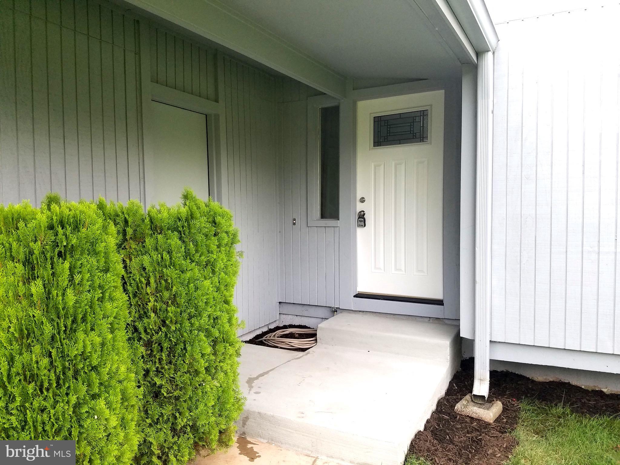 157 Magnolia Road Sterling, VA 20164 - Photo 4 of 24 Exterior (Front)