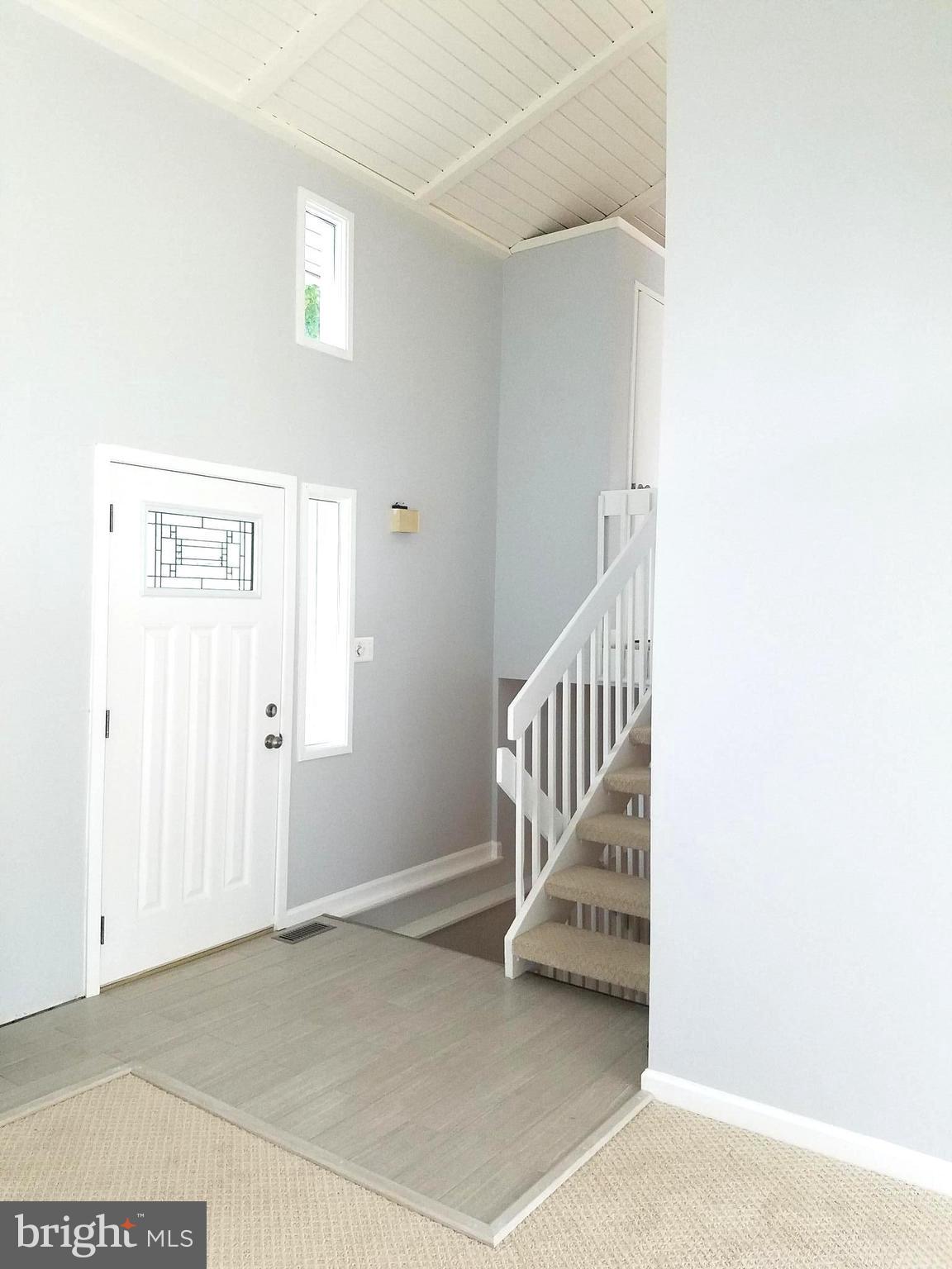 157 Magnolia Road Sterling, VA 20164 - Photo 7 of 24 Foyer