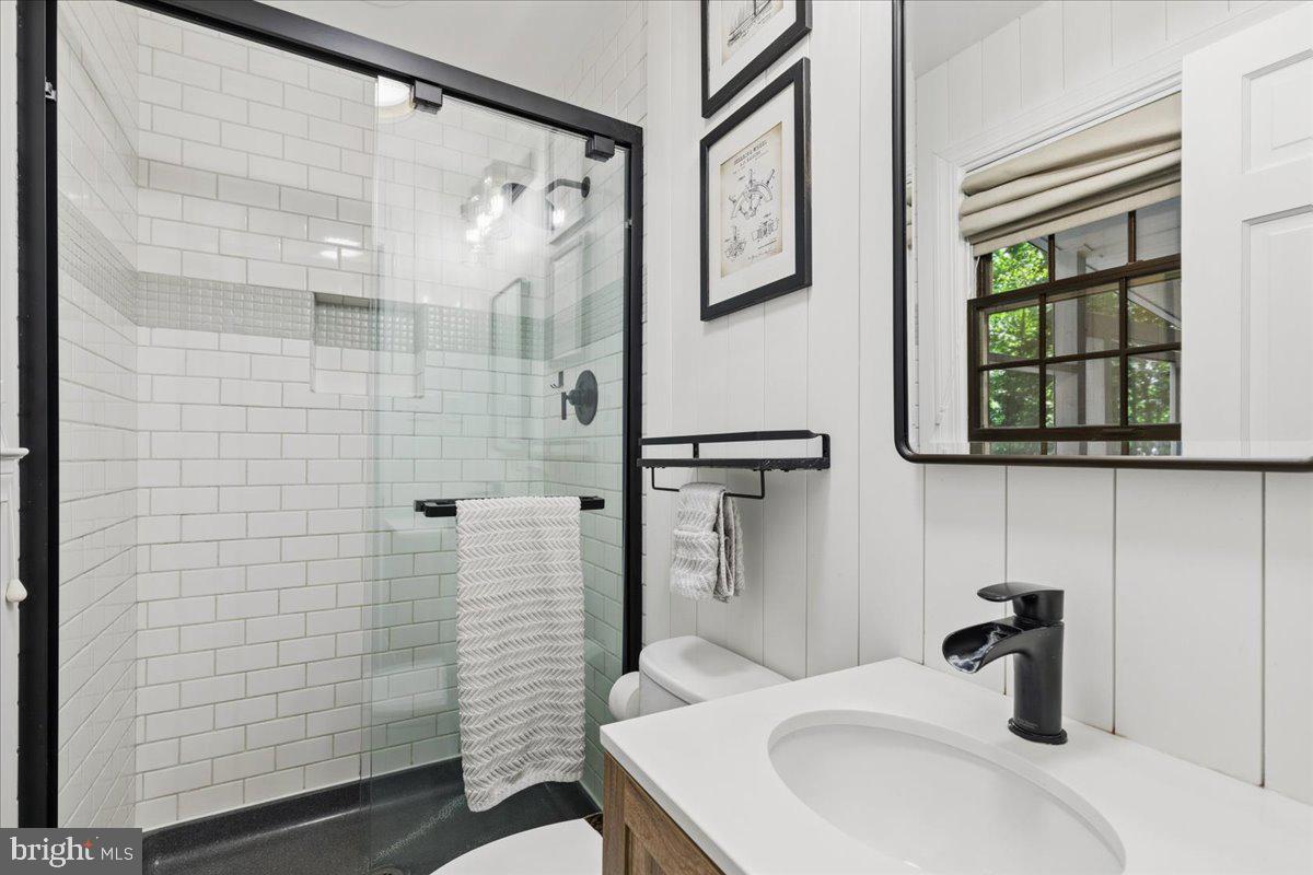 2648 Ogleton Road Annapolis, MD 21403 - Photo 16 of 48 Primary BR bathoom