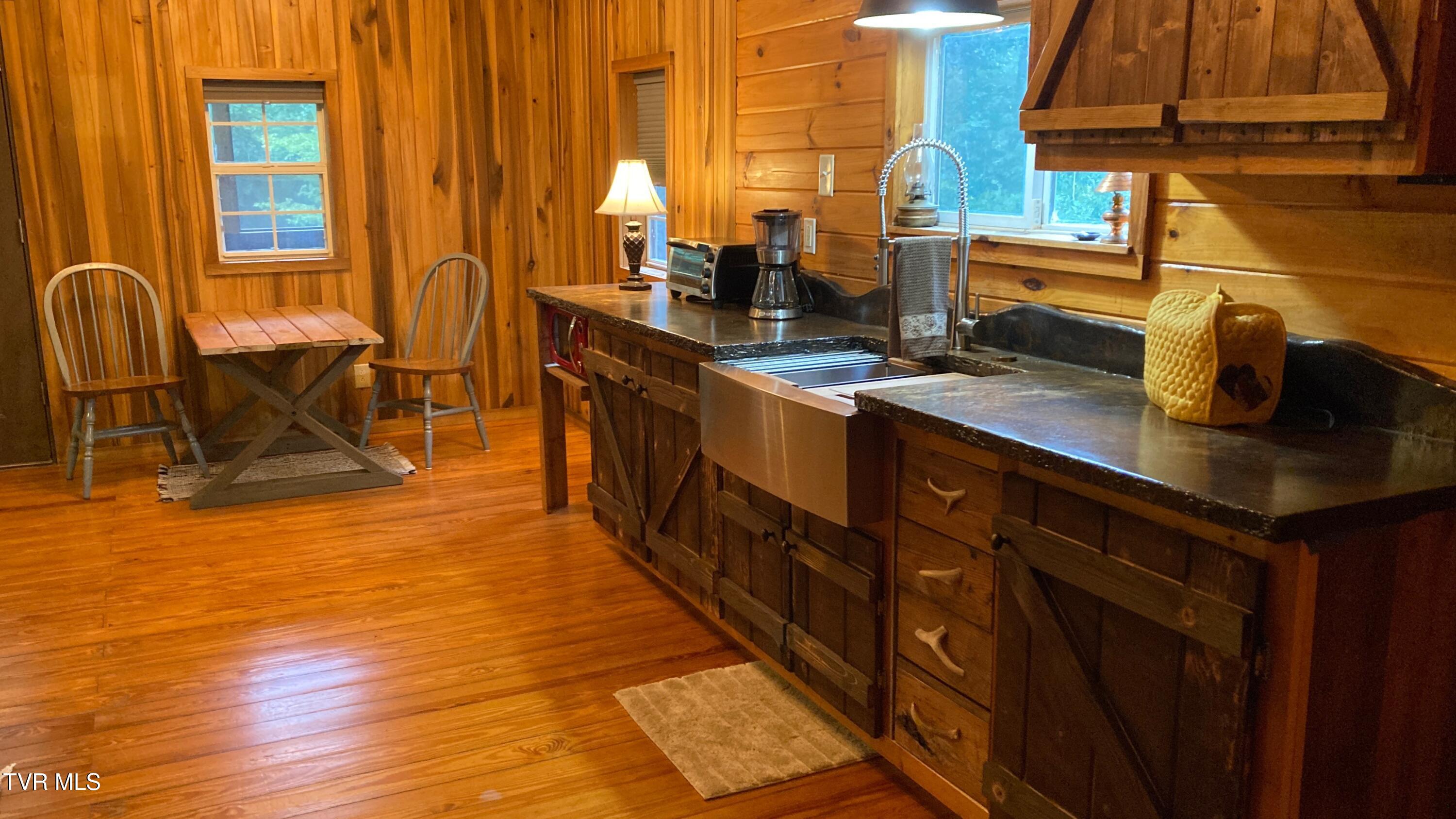 143 Doty Road Roan Mountain, TN 37687 - Photo 17 of 57 IMG_5198