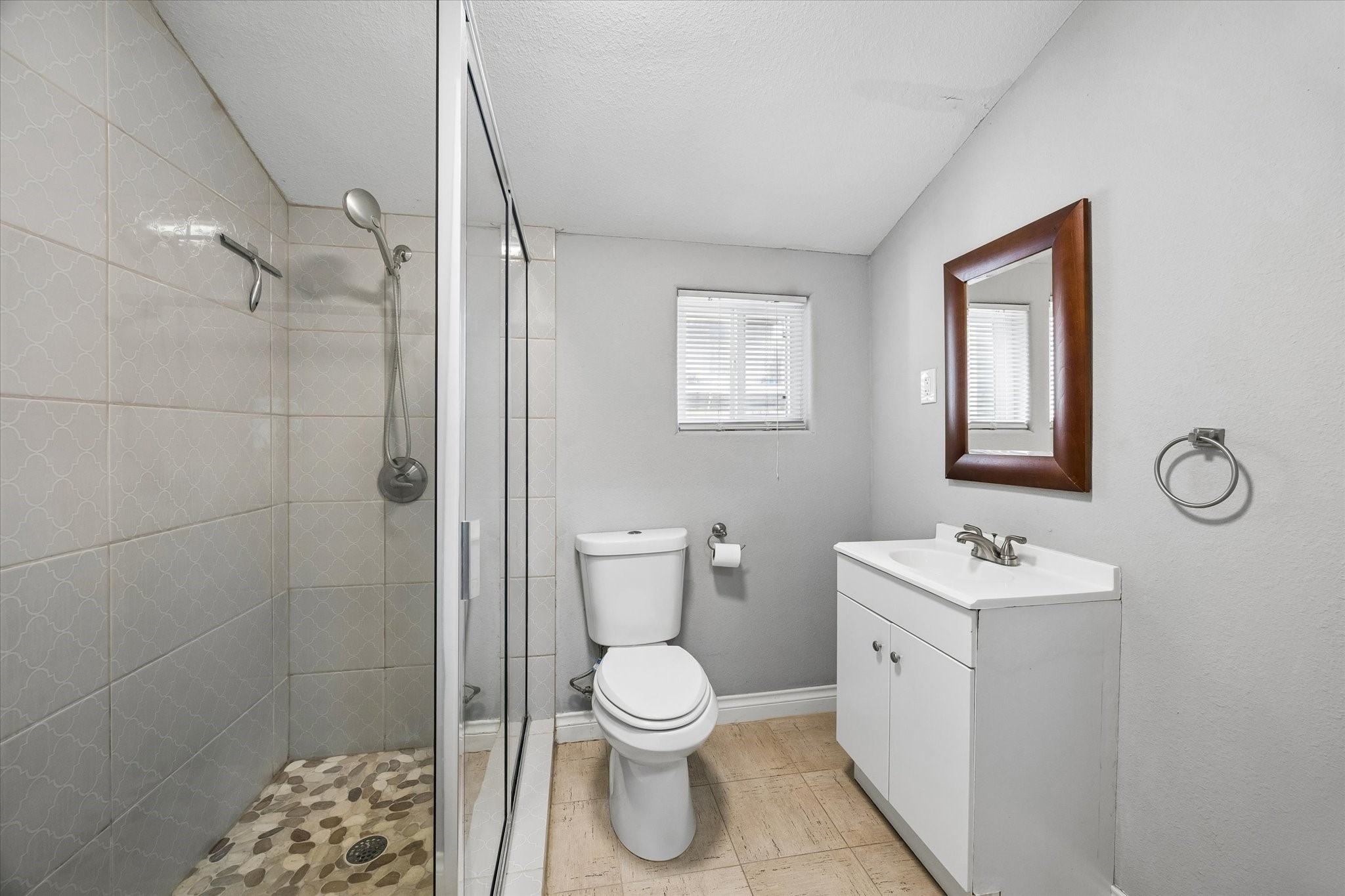 5105 Chapman Street Houston, TX 77009 - Photo 42 of 49 Casita/Garage Apt: 604 SqFt - Full Bathroom