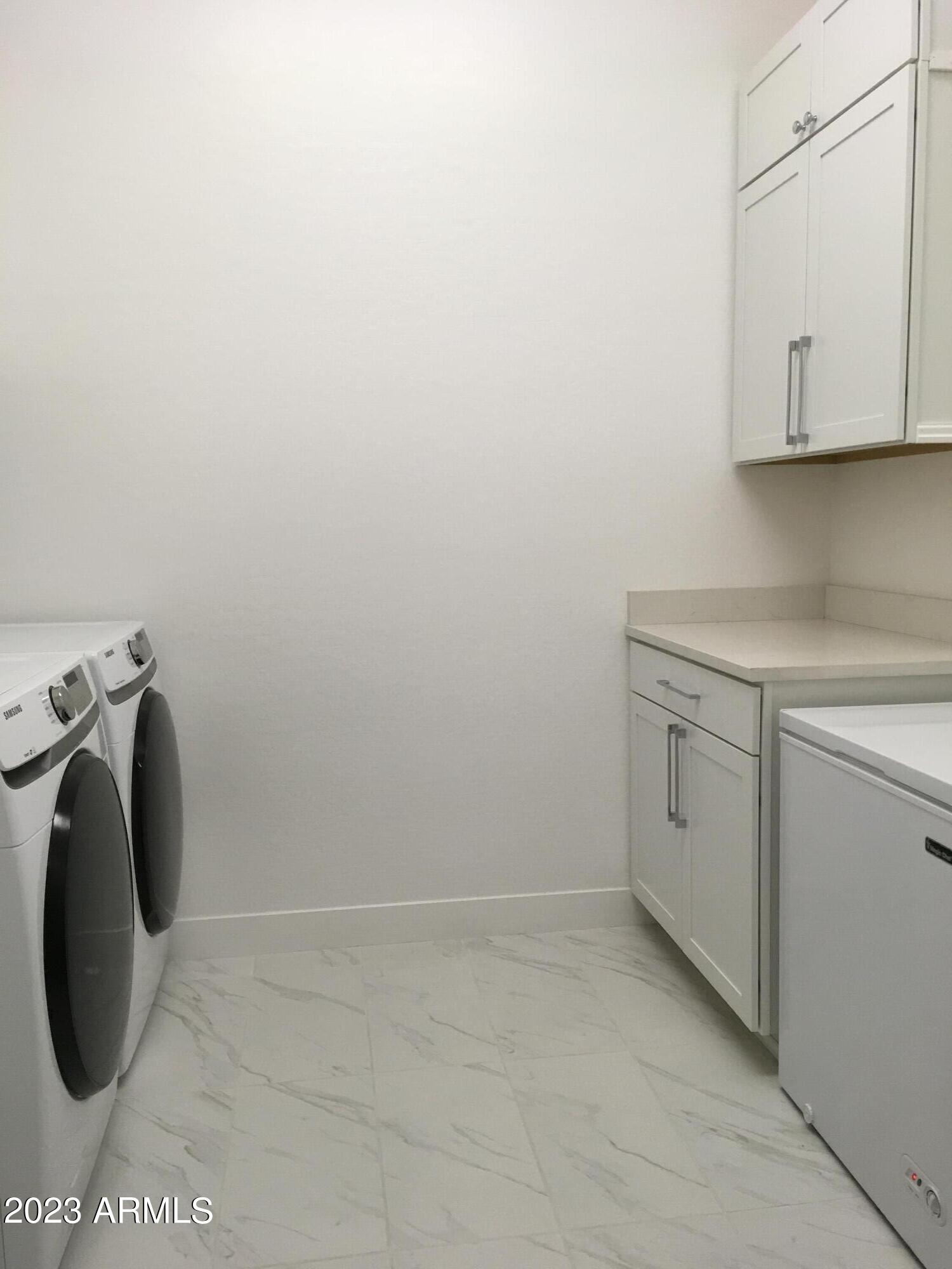 1112 East Kensington Road Gilbert, AZ 85297 - Photo 3 of 30 Laundry Room