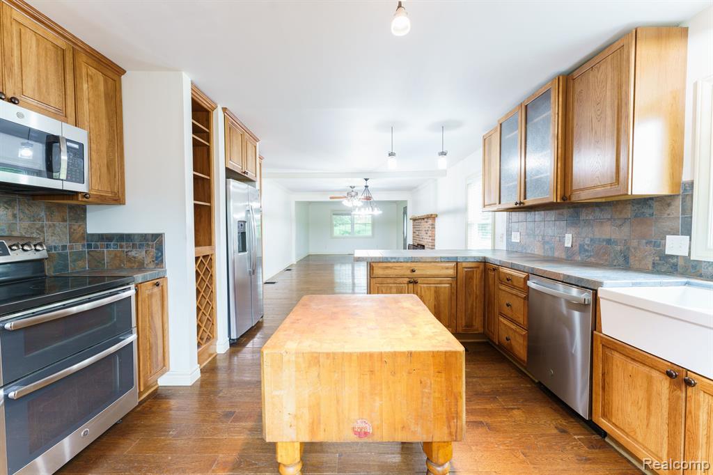 8953 Oak Grove Road Howell, MI 48855 - Photo 5 of 34