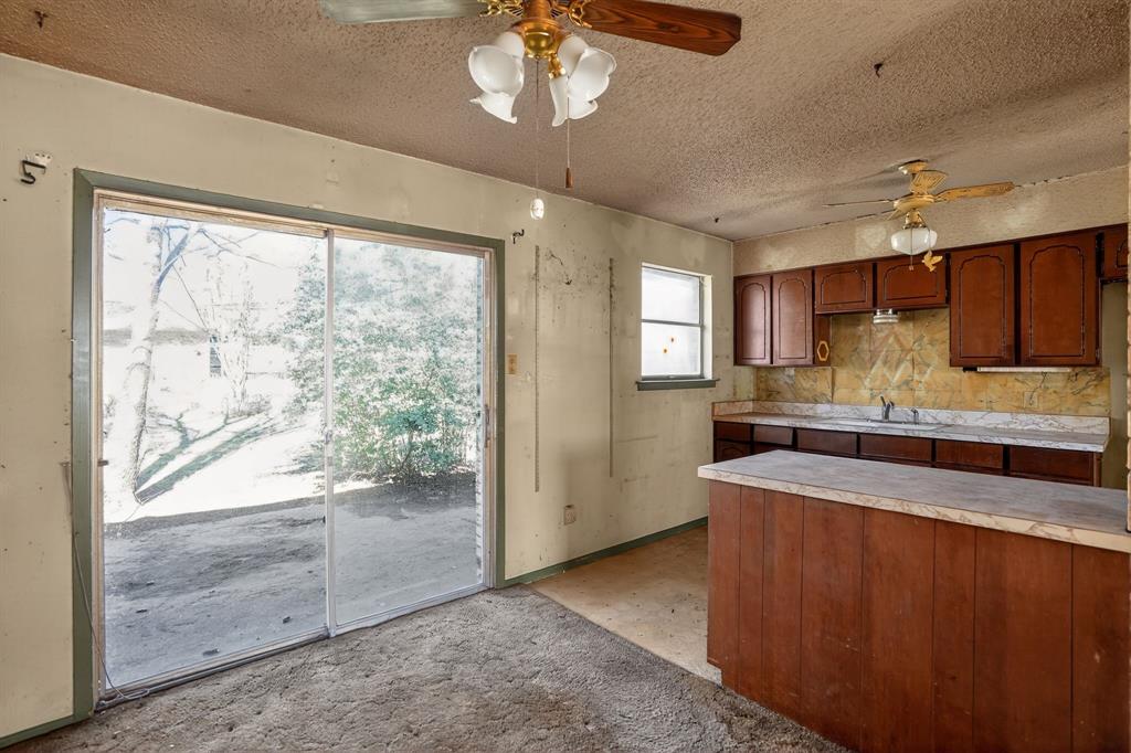 404 Nathan Street Burleson, TX 76028 - Photo 12 of 31