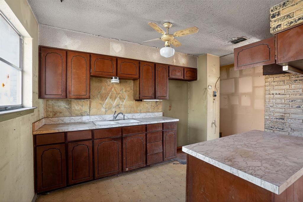 404 Nathan Street Burleson, TX 76028 - Photo 14 of 31