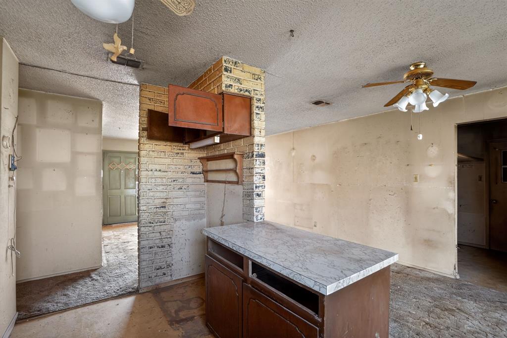 404 Nathan Street Burleson, TX 76028 - Photo 15 of 31