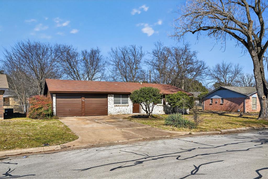 404 Nathan Street Burleson, TX 76028 - Photo 2 of 31