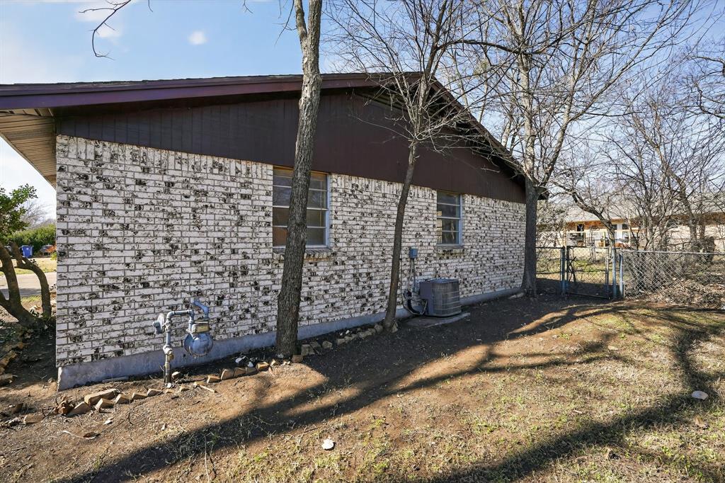 404 Nathan Street Burleson, TX 76028 - Photo 30 of 31