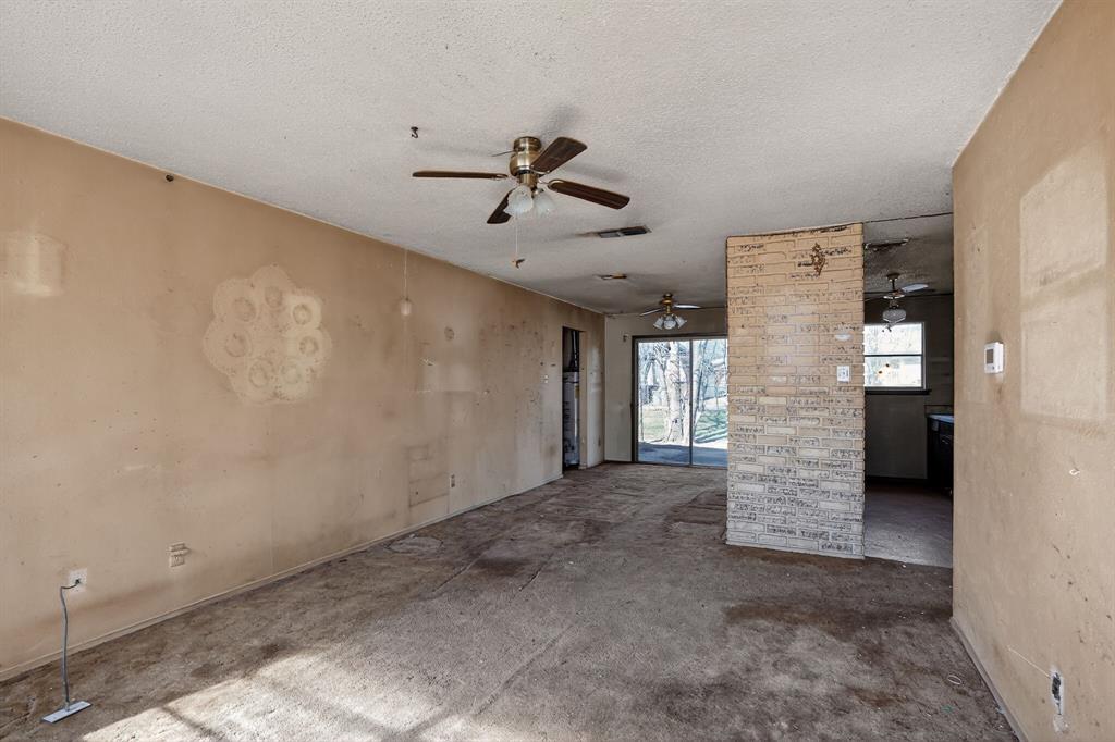 404 Nathan Street Burleson, TX 76028 - Photo 7 of 31