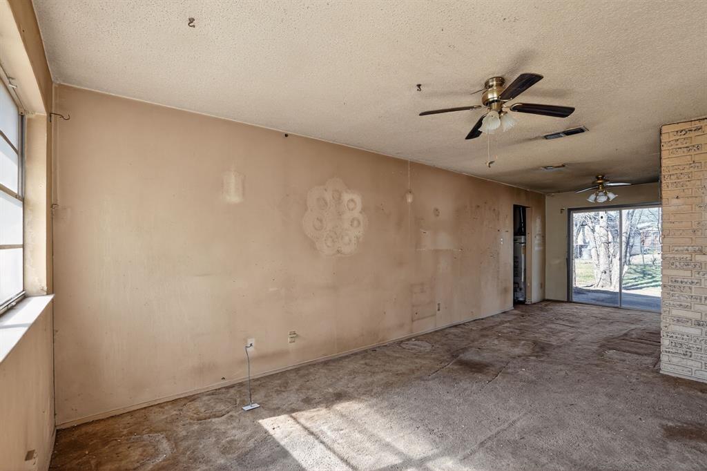 404 Nathan Street Burleson, TX 76028 - Photo 8 of 31