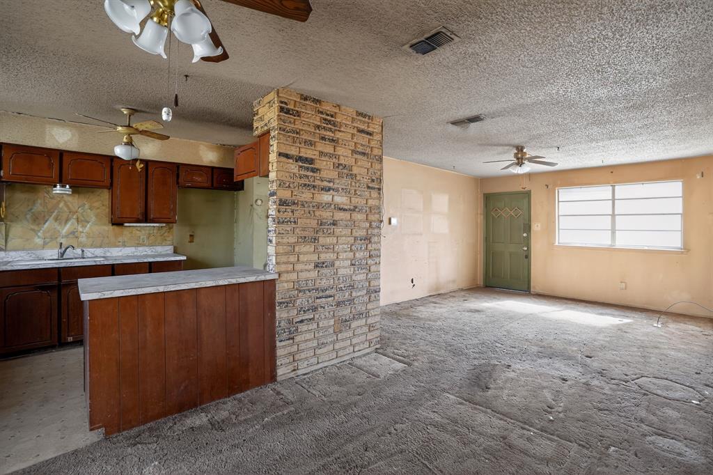 404 Nathan Street Burleson, TX 76028 - Photo 9 of 31