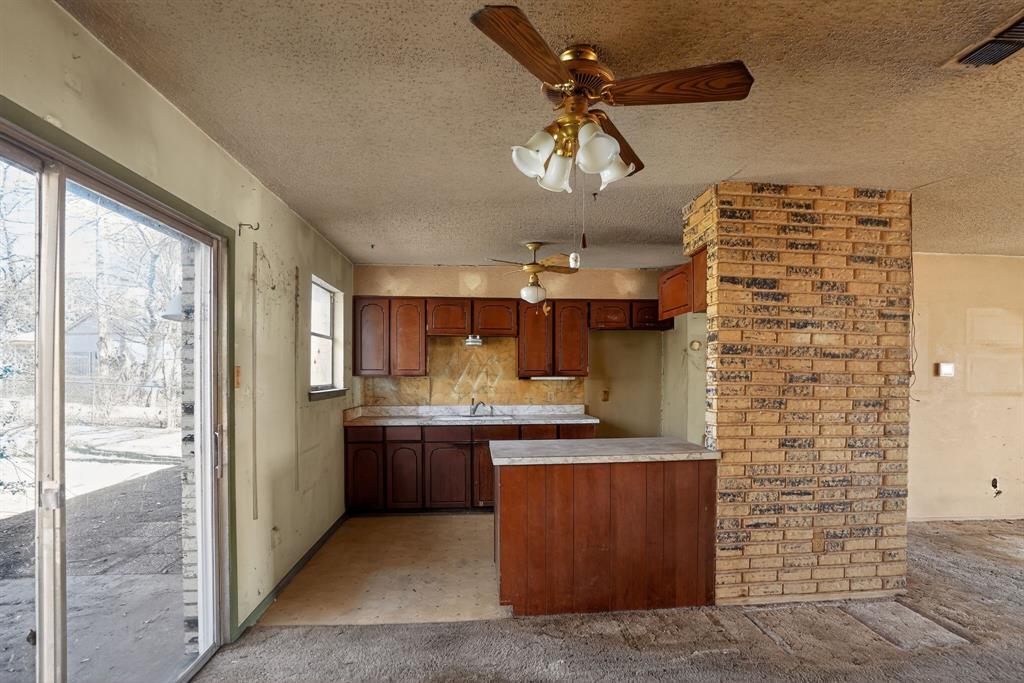 404 Nathan Street Burleson, TX 76028 - Photo 10 of 31